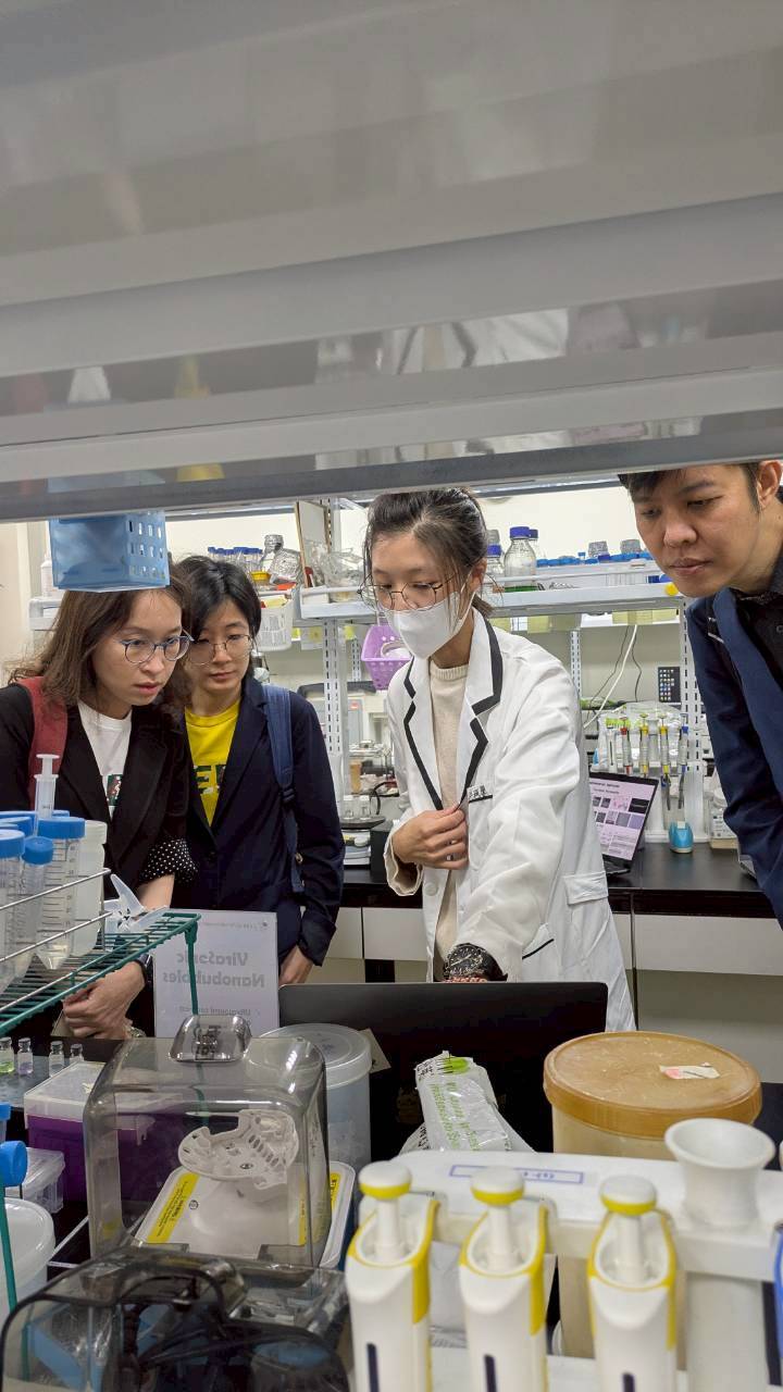 參訪楊閎蔚老師實驗室