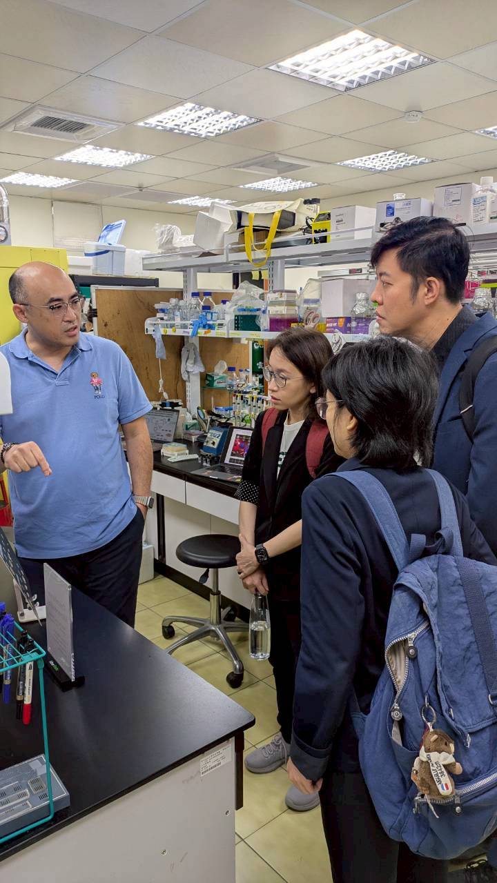 參訪楊閎蔚老師實驗室
