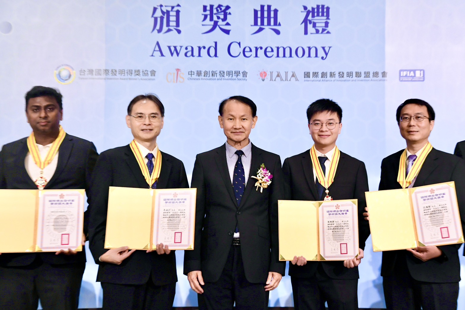 本系莊漢聲教授榮獲2025國際傑出發明家學術國光獎章